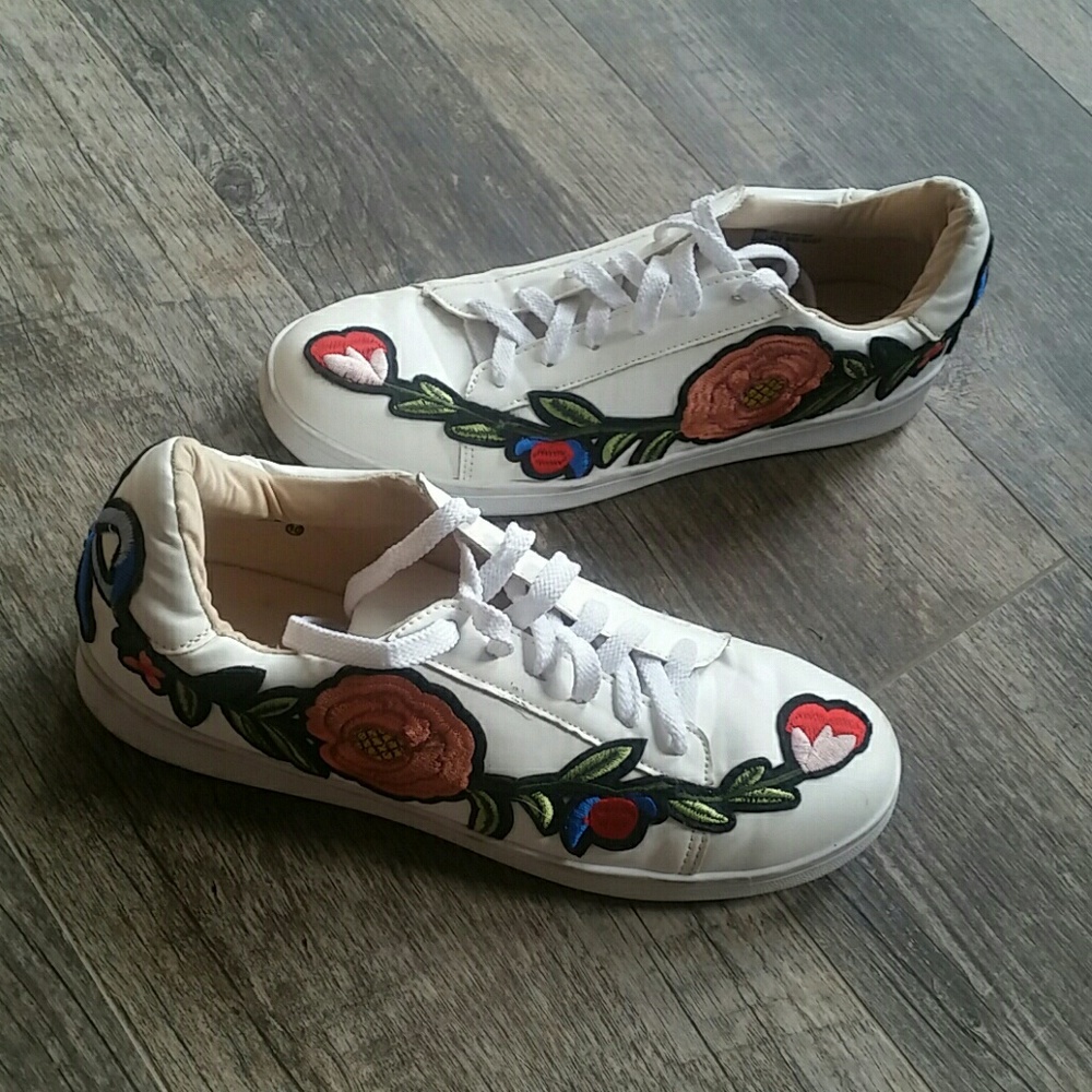 Embroidered  sneakers  by Chase +Chloe